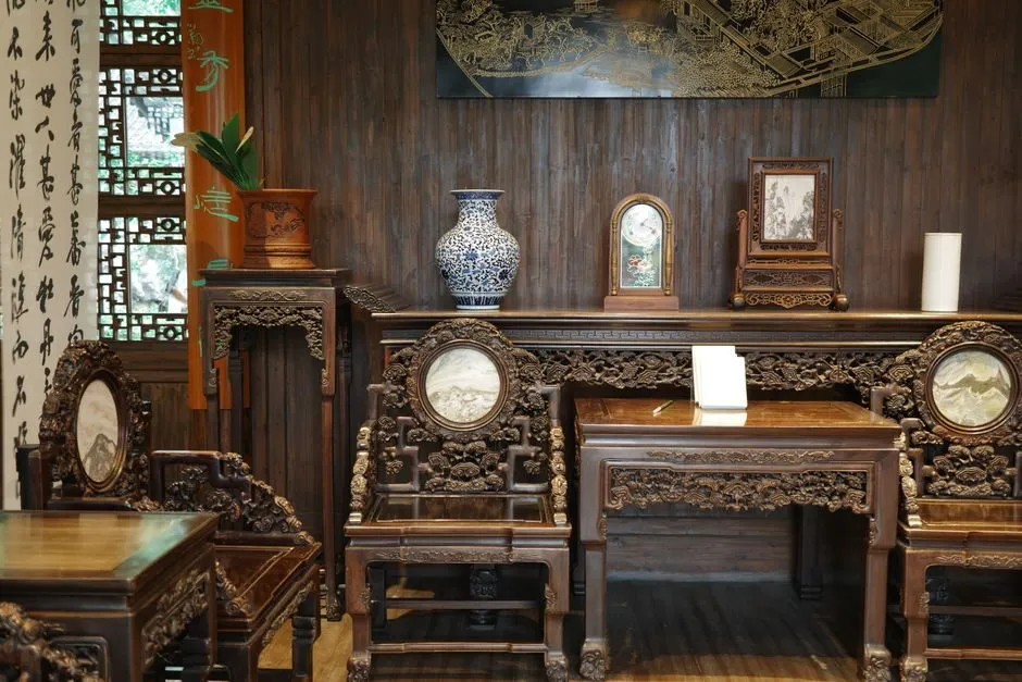 Tranh khắc gỗ 12 con giáp trang trí phòng khách
